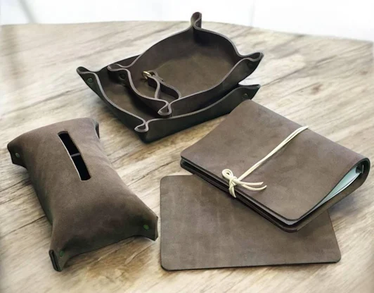 ИЗДЕЛИЯ ИЗ КОЖИ И ЗАМШИ -
для офиса и дома