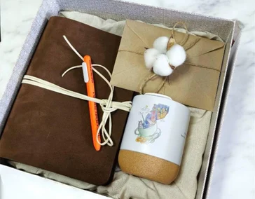 СУВЕНИРЫ
С СИМВОЛИКОЙ
САНКТ-ПЕТЕРБУРГА